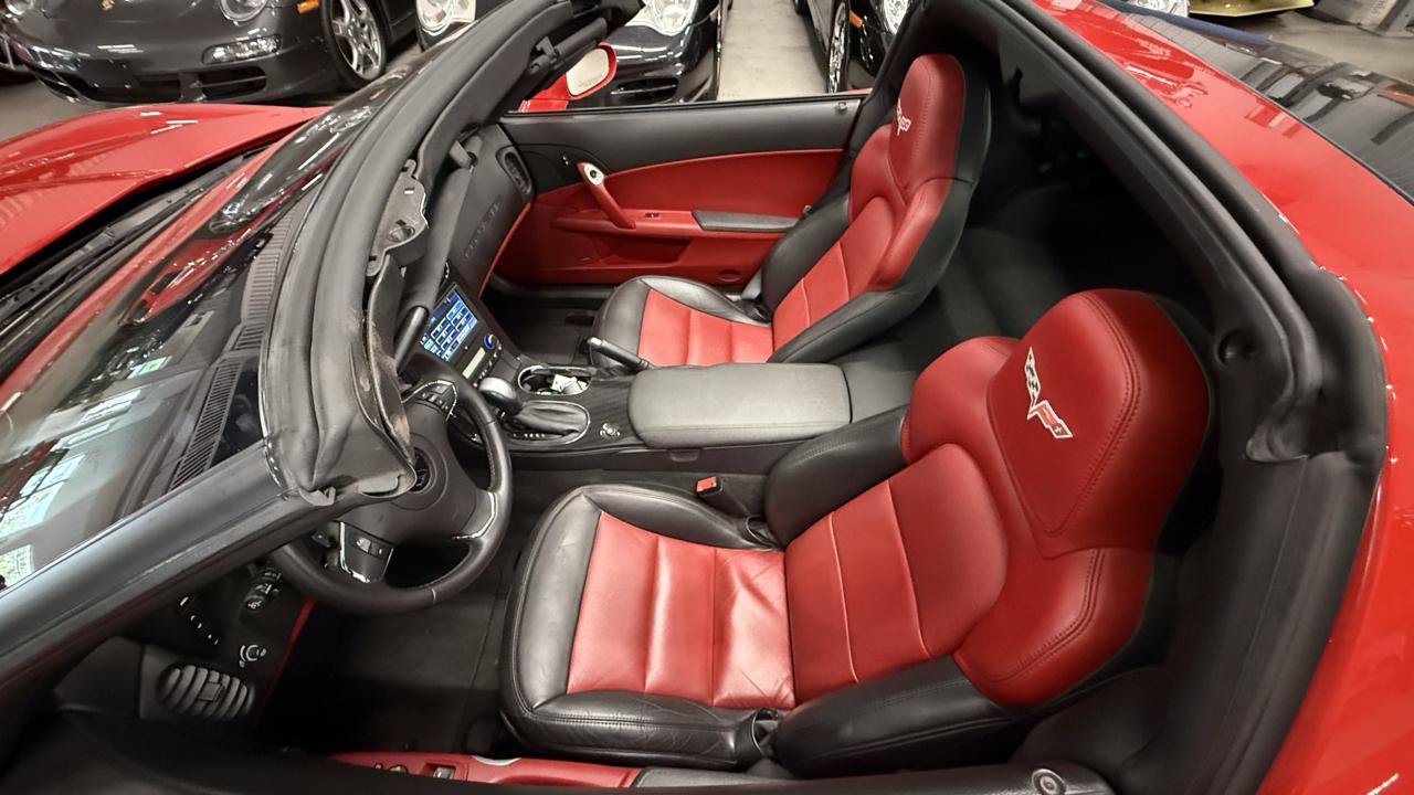 Used 2013 Chevrolet Corvette Grand Sport w/ 2LT Preferred Equipment Group RWD image 37