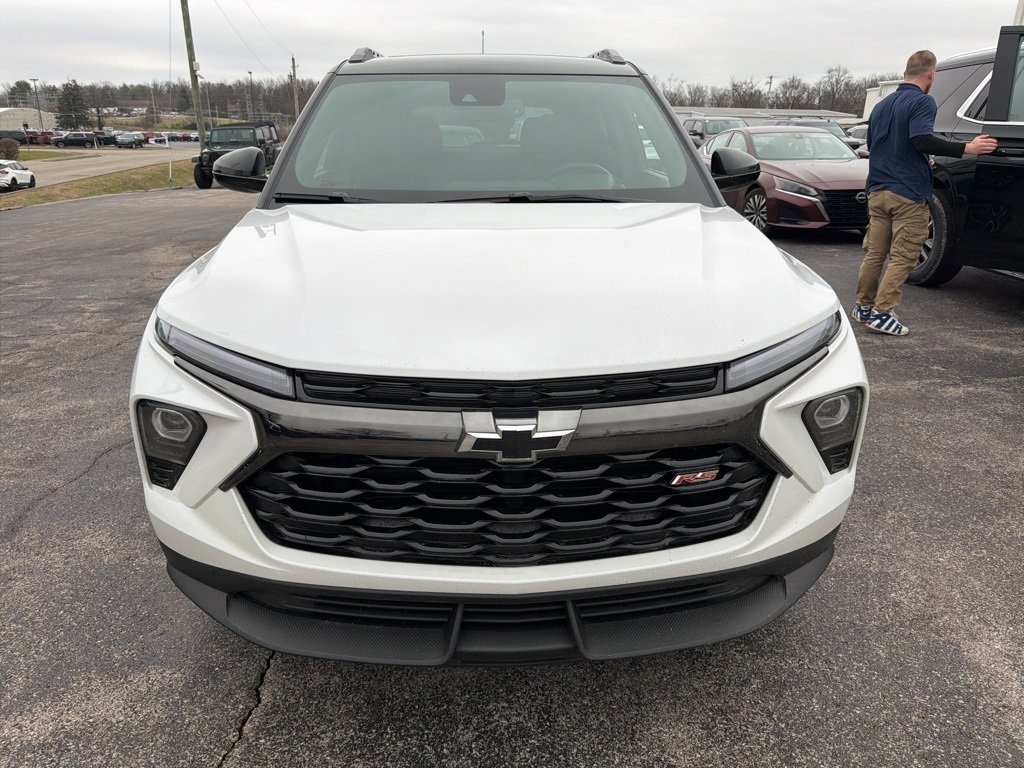Used 2025 Chevrolet TrailBlazer RS w/ Convenience Package image 2