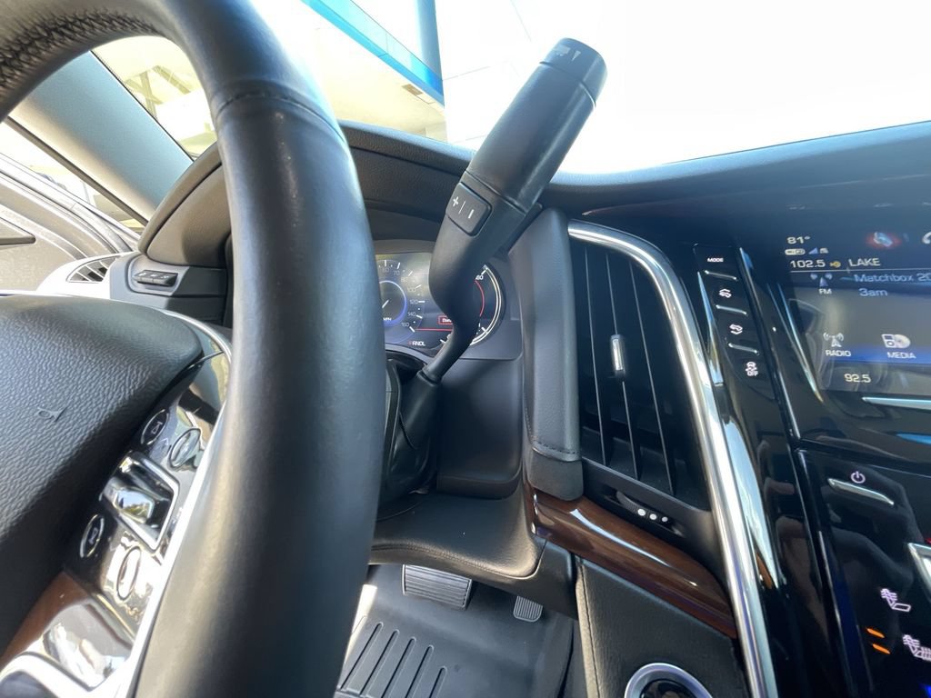 Certified 2018 Cadillac Escalade Premium Luxury AWD/4WD image 15