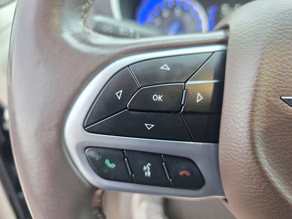 Used 2020 Chrysler Pacifica Touring-L image 22