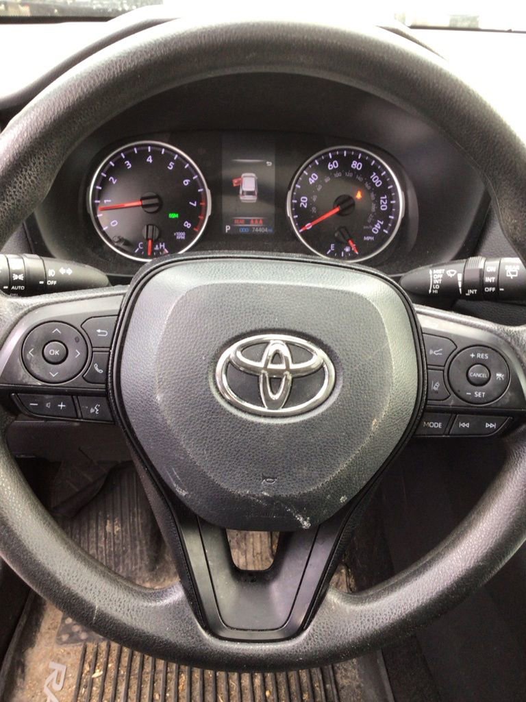 Used 2020 Toyota RAV4 XLE w/ Convenience Package AWD/4WD image 7
