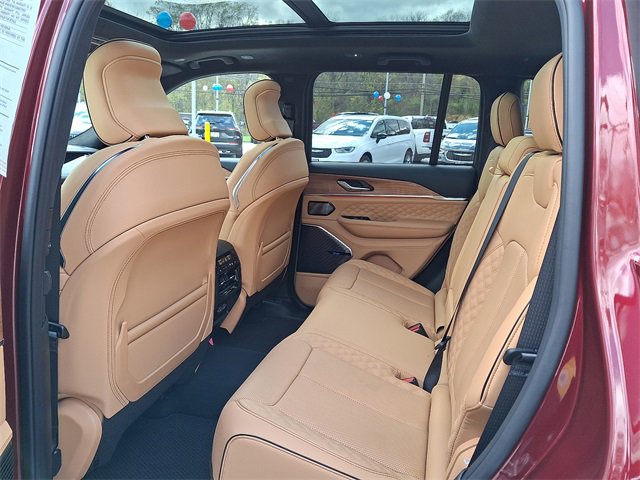 Certified 2025 Jeep Grand Cherokee Summit image 12