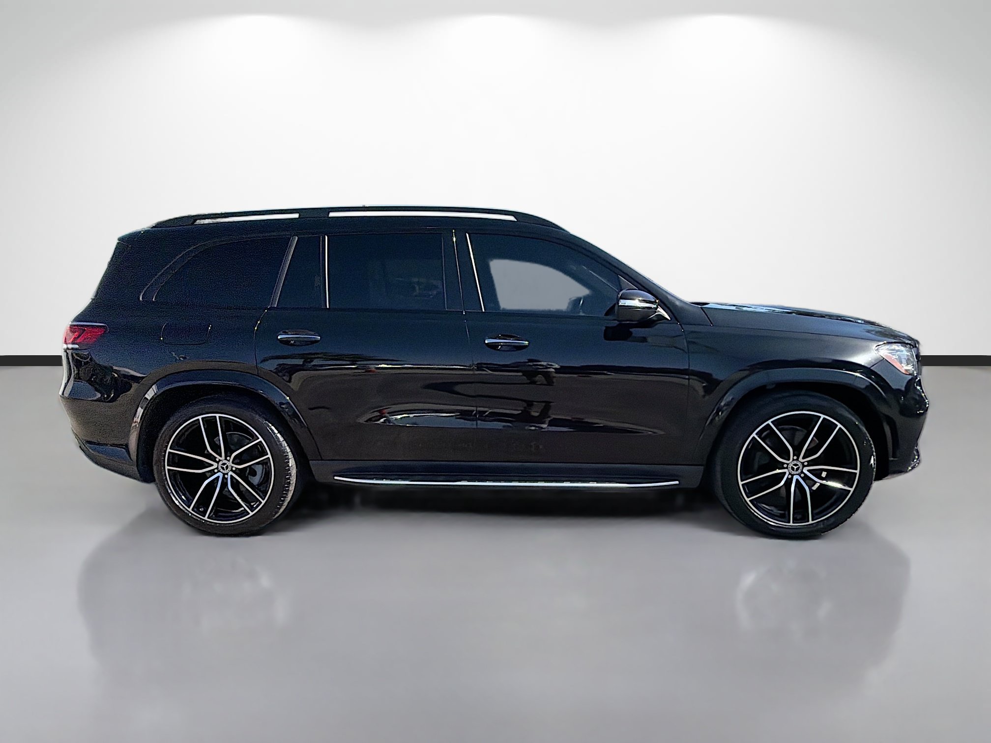 Used 2021 Mercedes-Benz GLS 580 4MATIC image 2