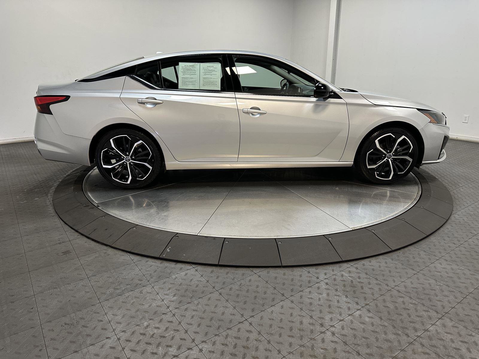 Used 2024 Nissan Altima 2.5 SR image 15