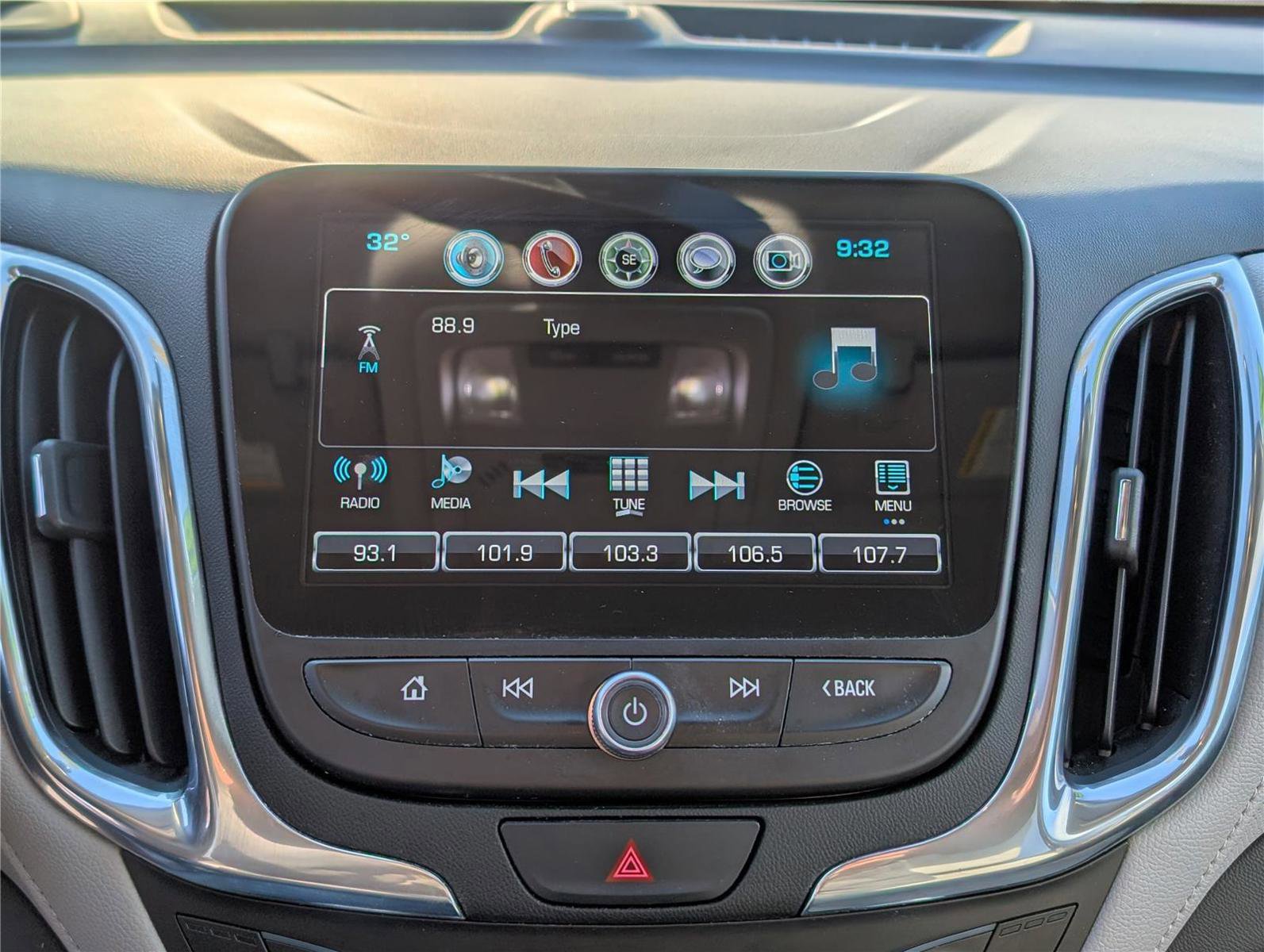 Used 2018 Chevrolet Equinox Premier image 28