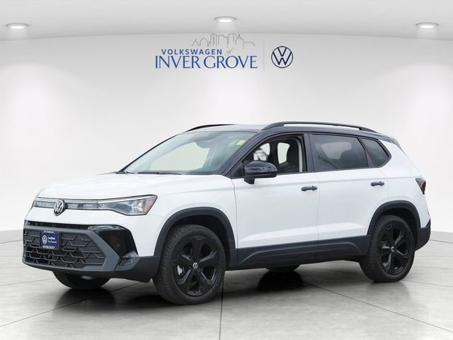 Used 2025 Volkswagen Taos SE AWD/4WD image 3