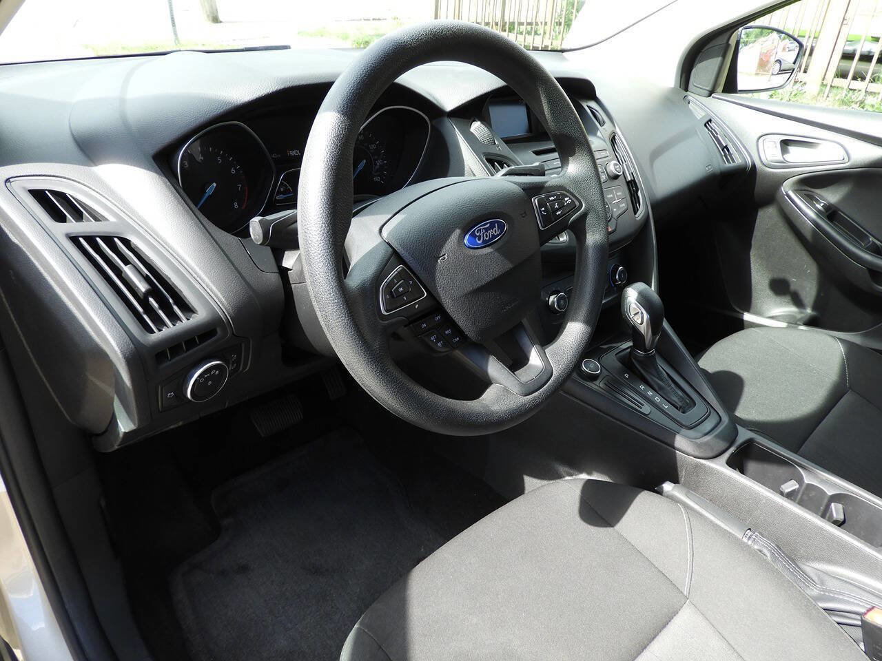 Used 2017 Ford Focus SE FWD image 15