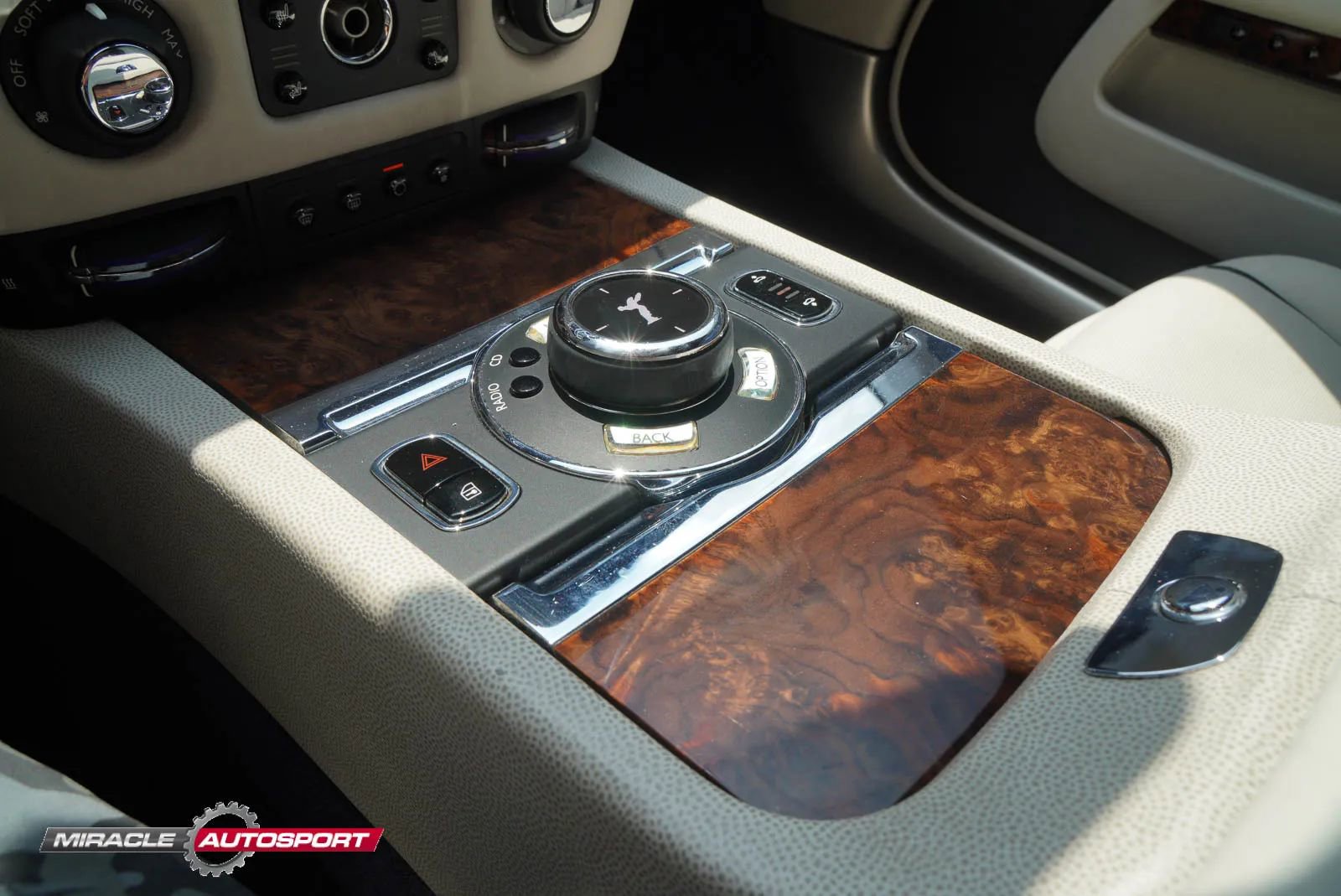 Used 2015 Rolls-Royce Wraith image 39