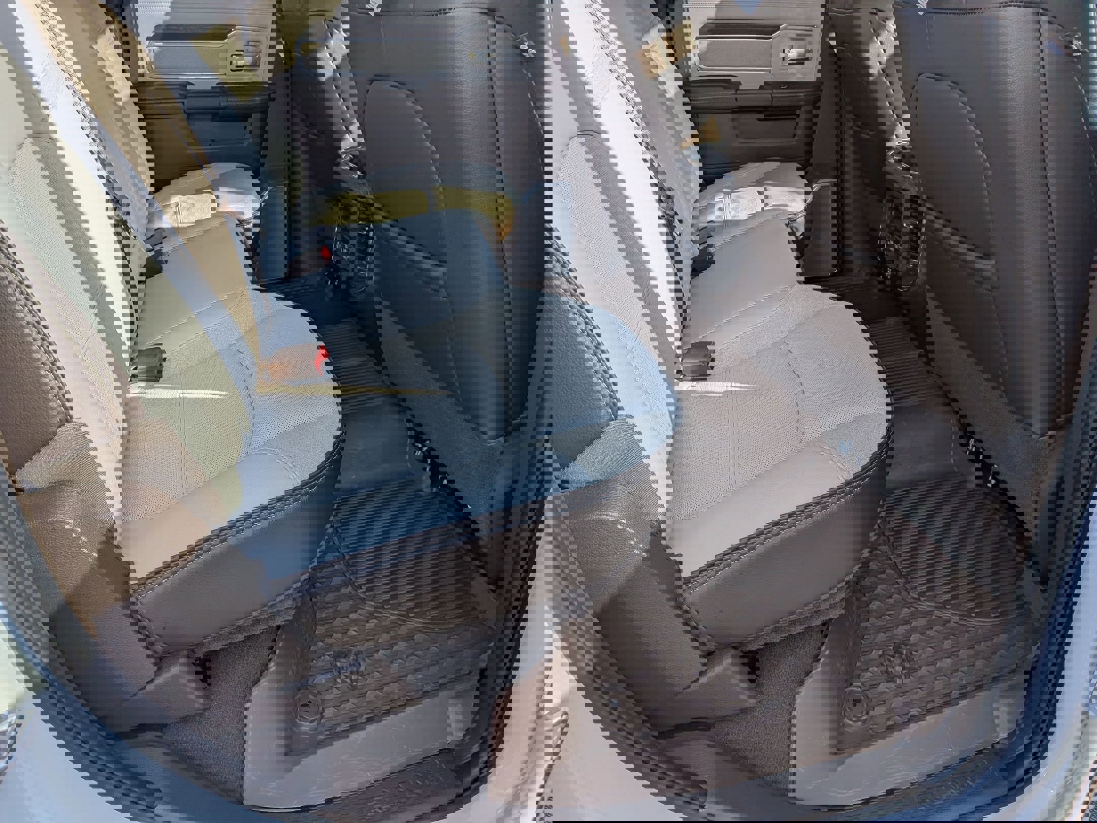 Used 2025 RAM 2500 Laramie image 32