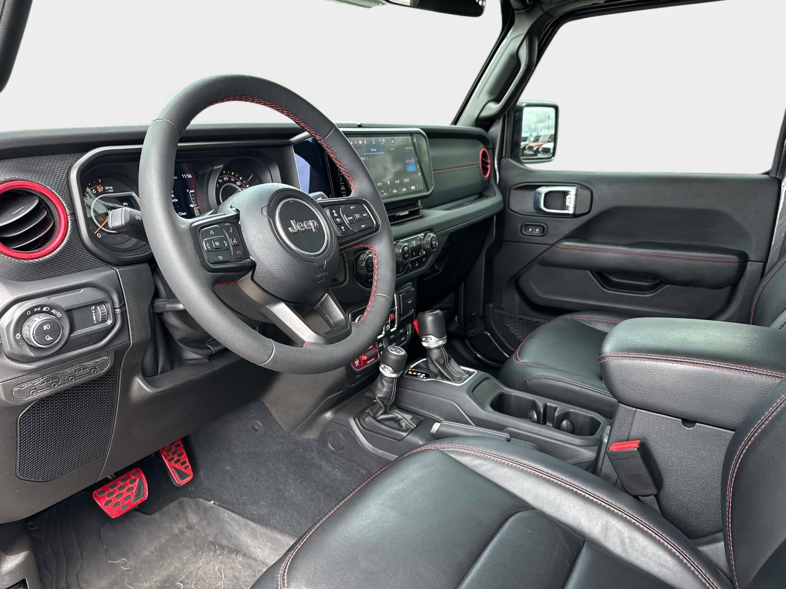 Used 2024 Jeep Gladiator Rubicon w/ Technology Group AWD/4WD image 33