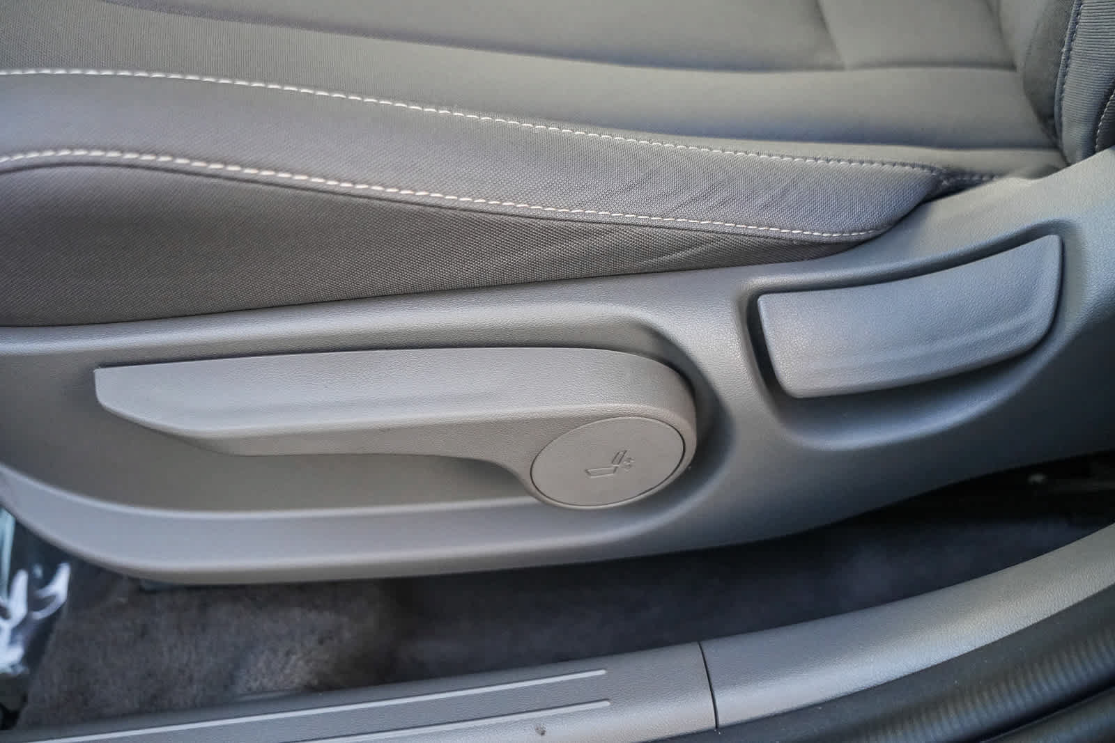 Used 2025 Hyundai Elantra SEL FWD image 21