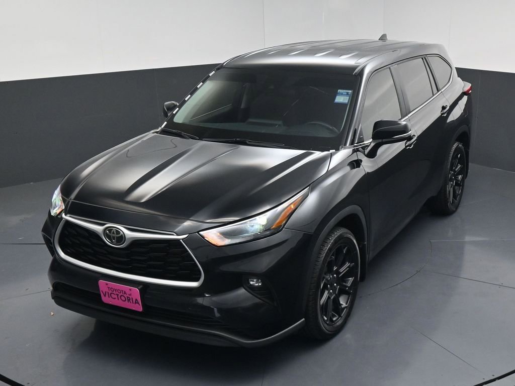 Used 2023 Toyota Highlander LE FWD image 17