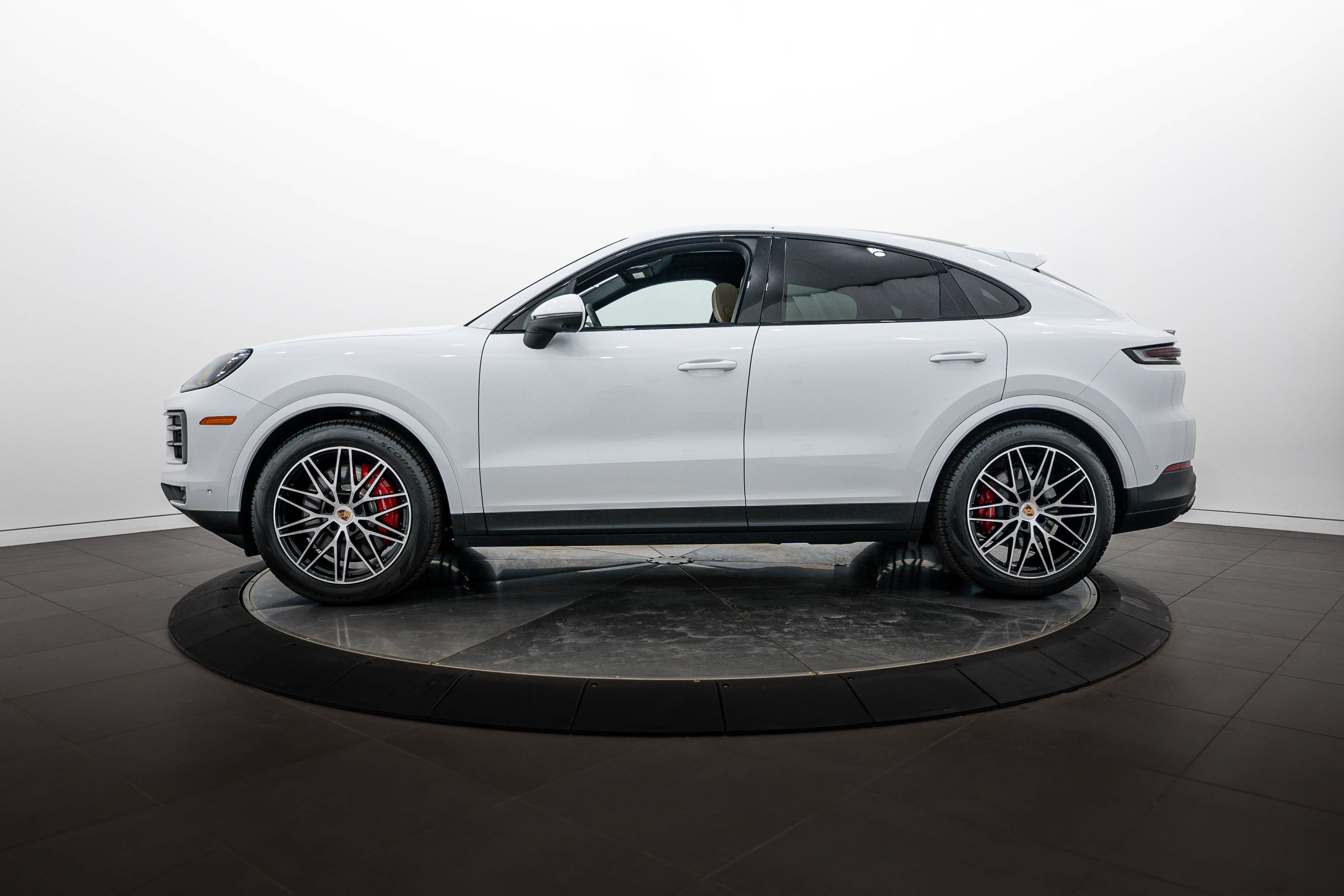 Certified 2026 Porsche Cayenne S AWD/4WD image 2