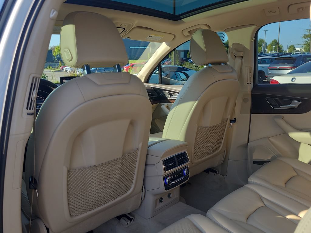Used 2019 Audi Q7 3.0T Prestige w/ Prestige Package AWD/4WD image 12