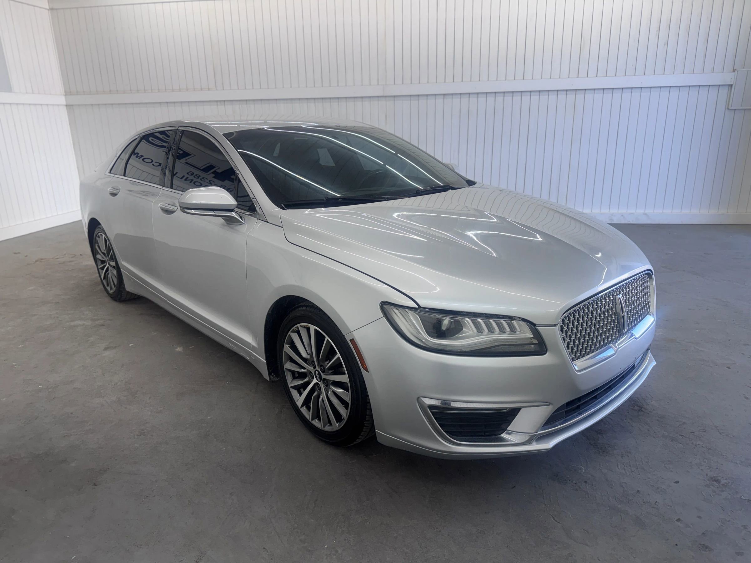 Used 2017 Lincoln MKZ Select image 3