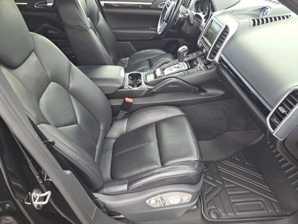 Used 2015 Porsche Cayenne S w/ Premium Package AWD/4WD image 15