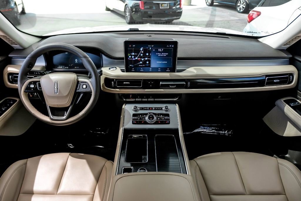 Used 2023 Lincoln Aviator AWD w/ Premium Package image 11
