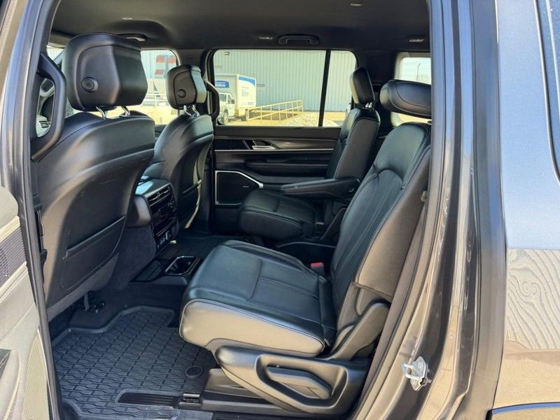 Used 2024 Jeep Wagoneer Series II image 9