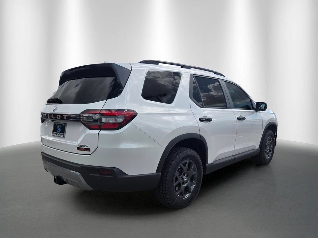 New 2026 Honda Pilot TrailSport image 3