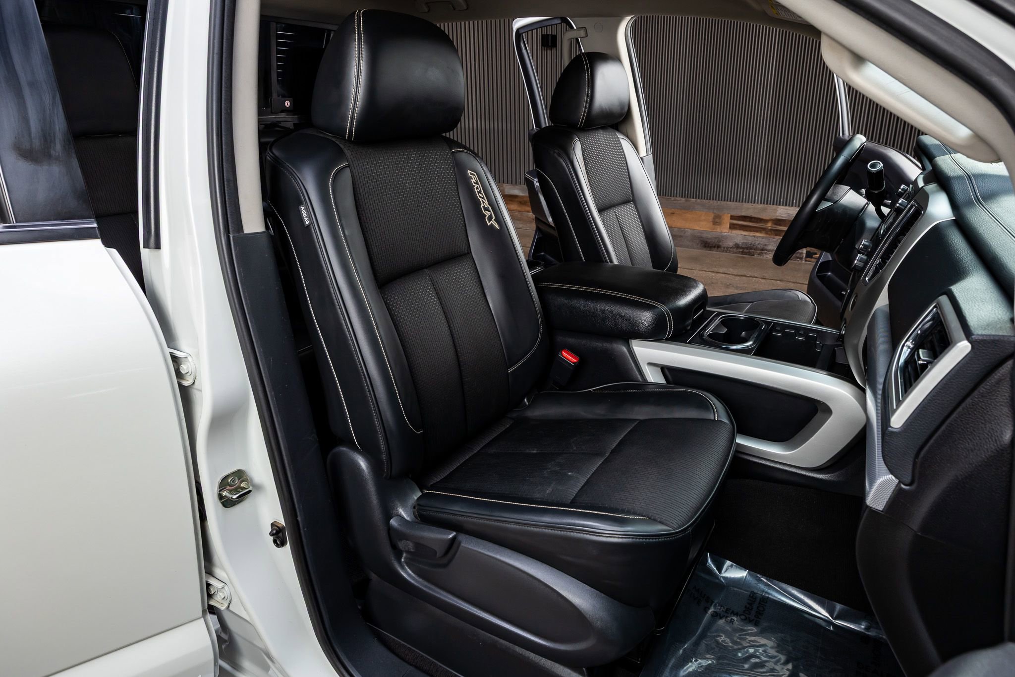 Used 2017 Nissan Titan PRO-4X image 30