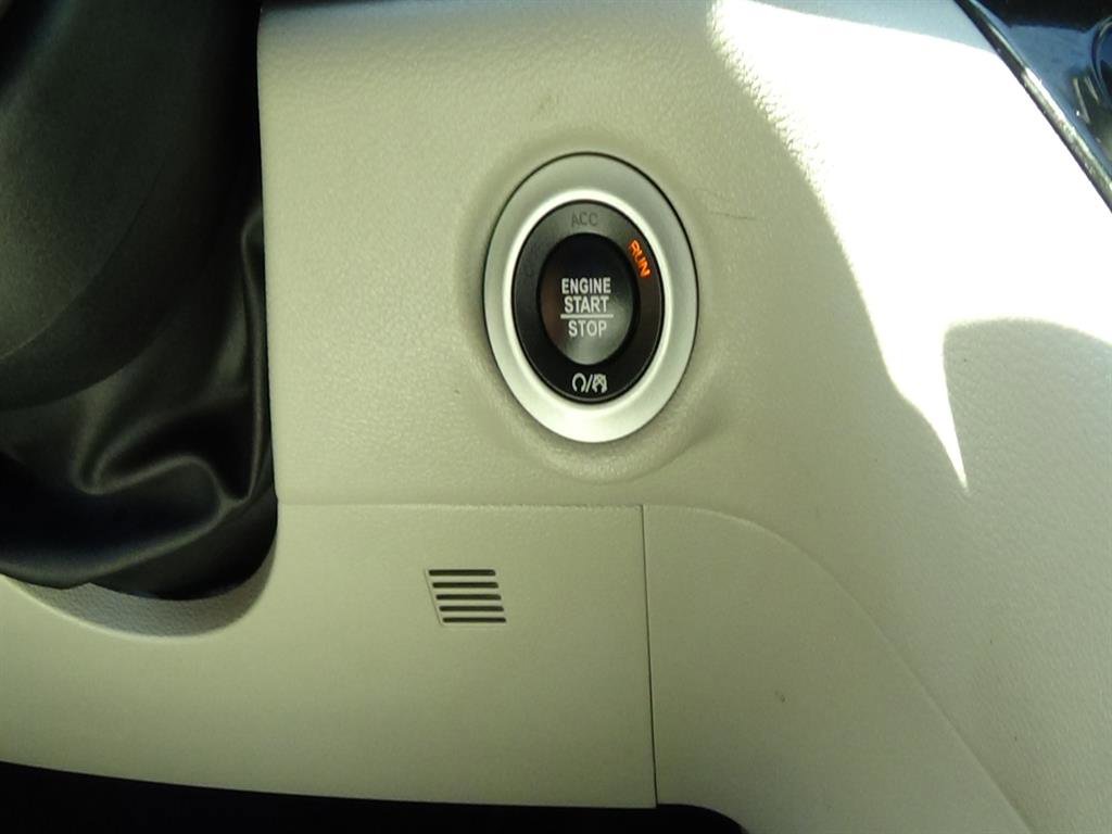 Used 2022 Chrysler Voyager LX image 23