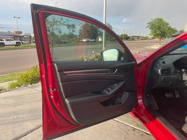 Used 2018 Honda Accord Sport image 10