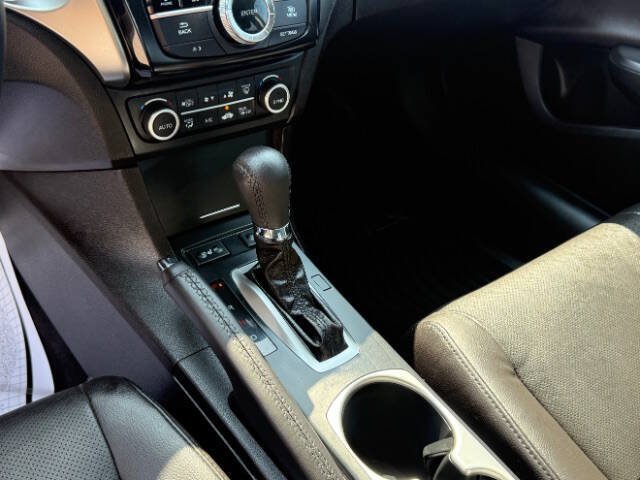 Used 2016 Acura ILX w/ Technology Plus Package FWD image 16