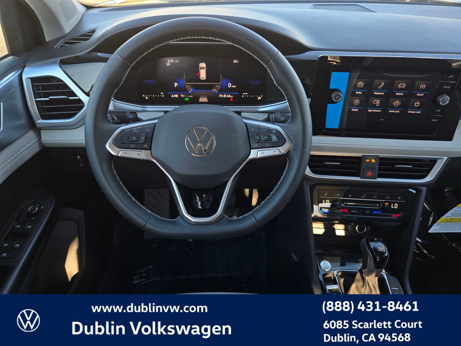 New 2025 Volkswagen Taos SE AWD/4WD image 11