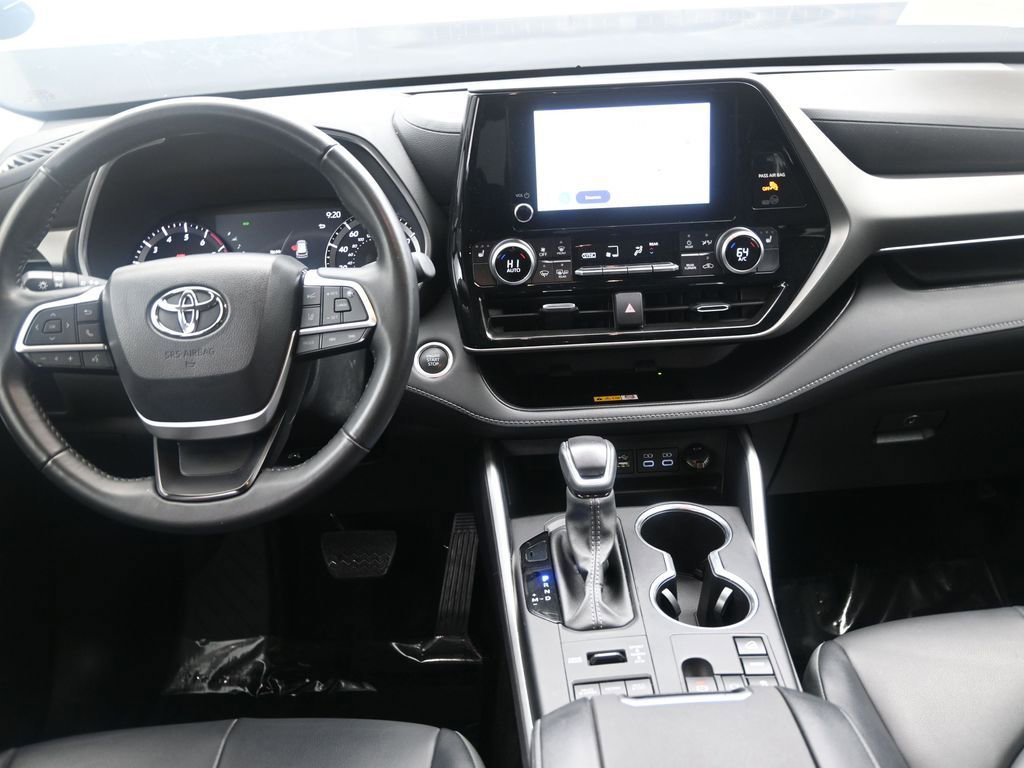 Used 2024 Toyota Highlander XLE image 15