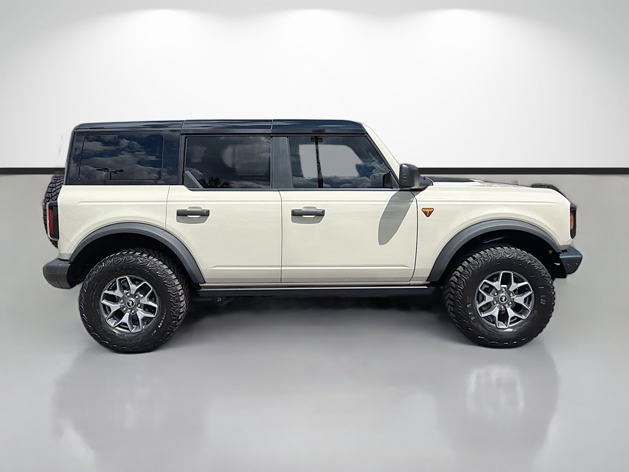 Used 2025 Ford Bronco Badlands AWD/4WD image 2