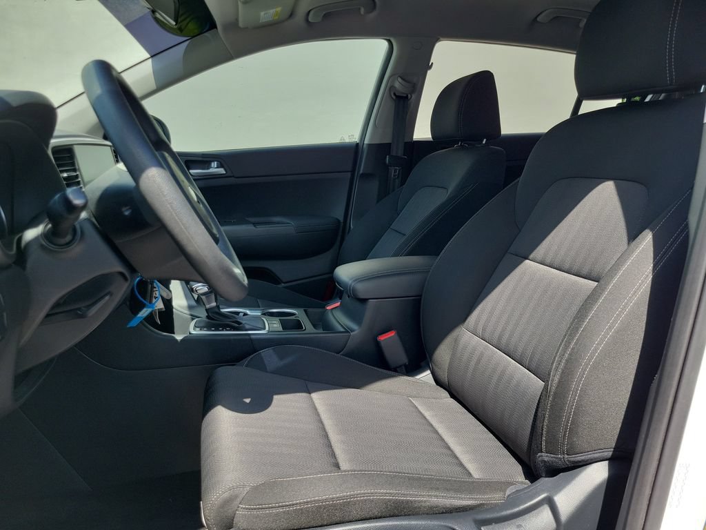 Certified 2022 Kia Sportage LX FWD image 2