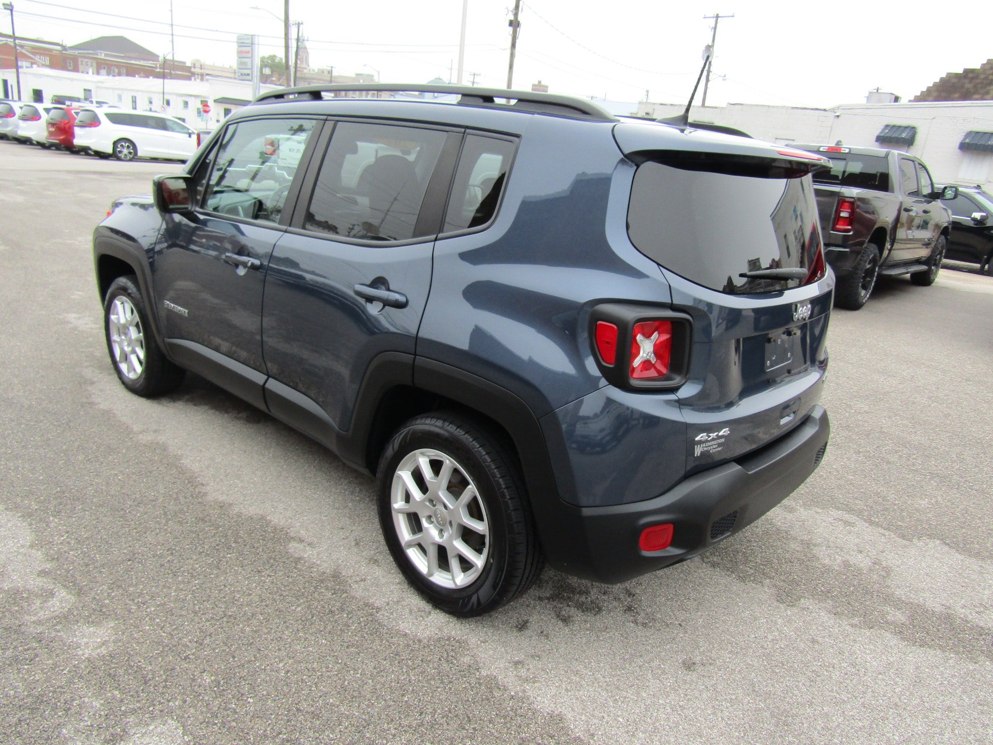 Used 2021 Jeep Renegade Latitude w/ Convenience Group AWD/4WD image 5