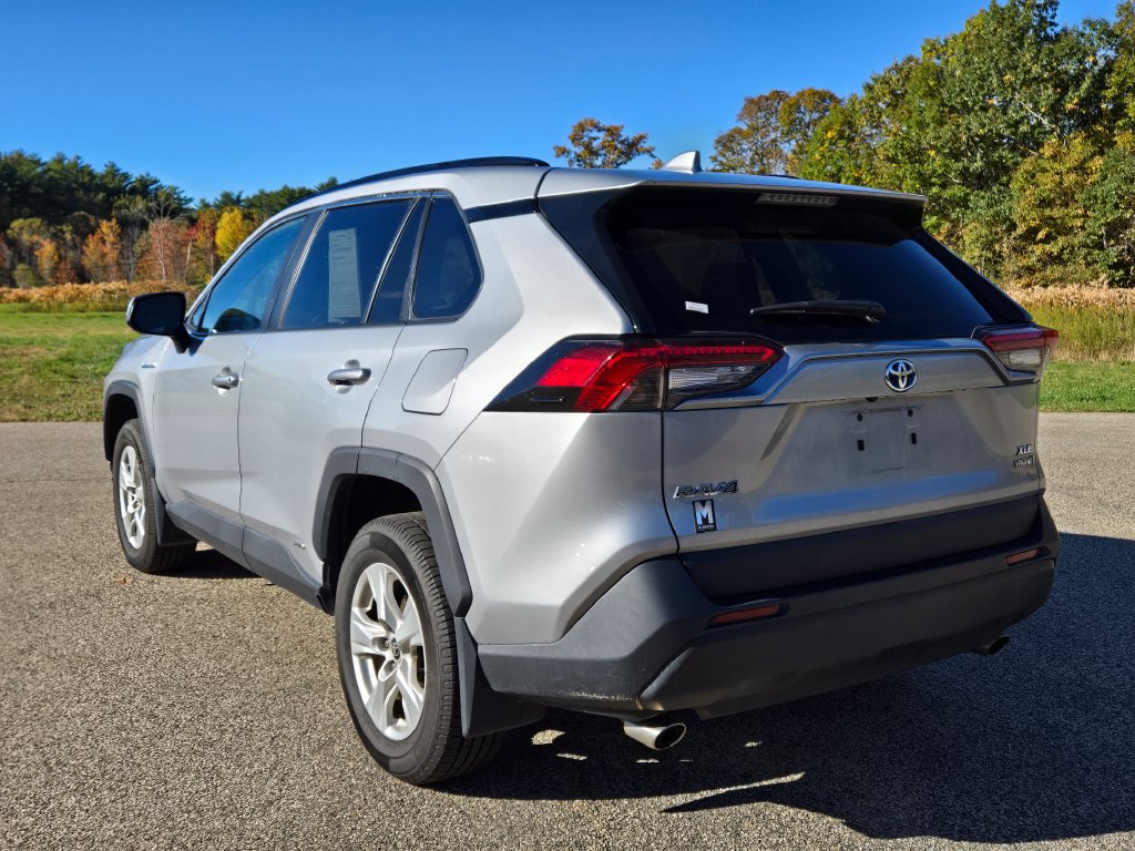 Used 2021 Toyota RAV4 XLE AWD/4WD image 3