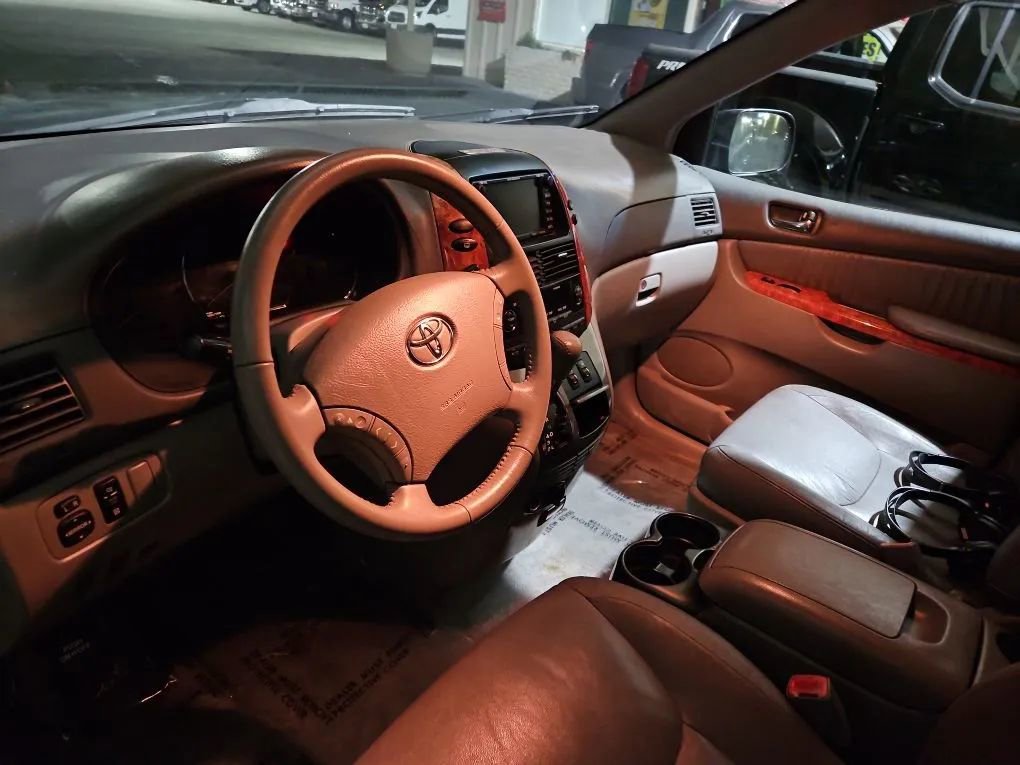 Used 2008 Toyota Sienna XLE Limited image 11