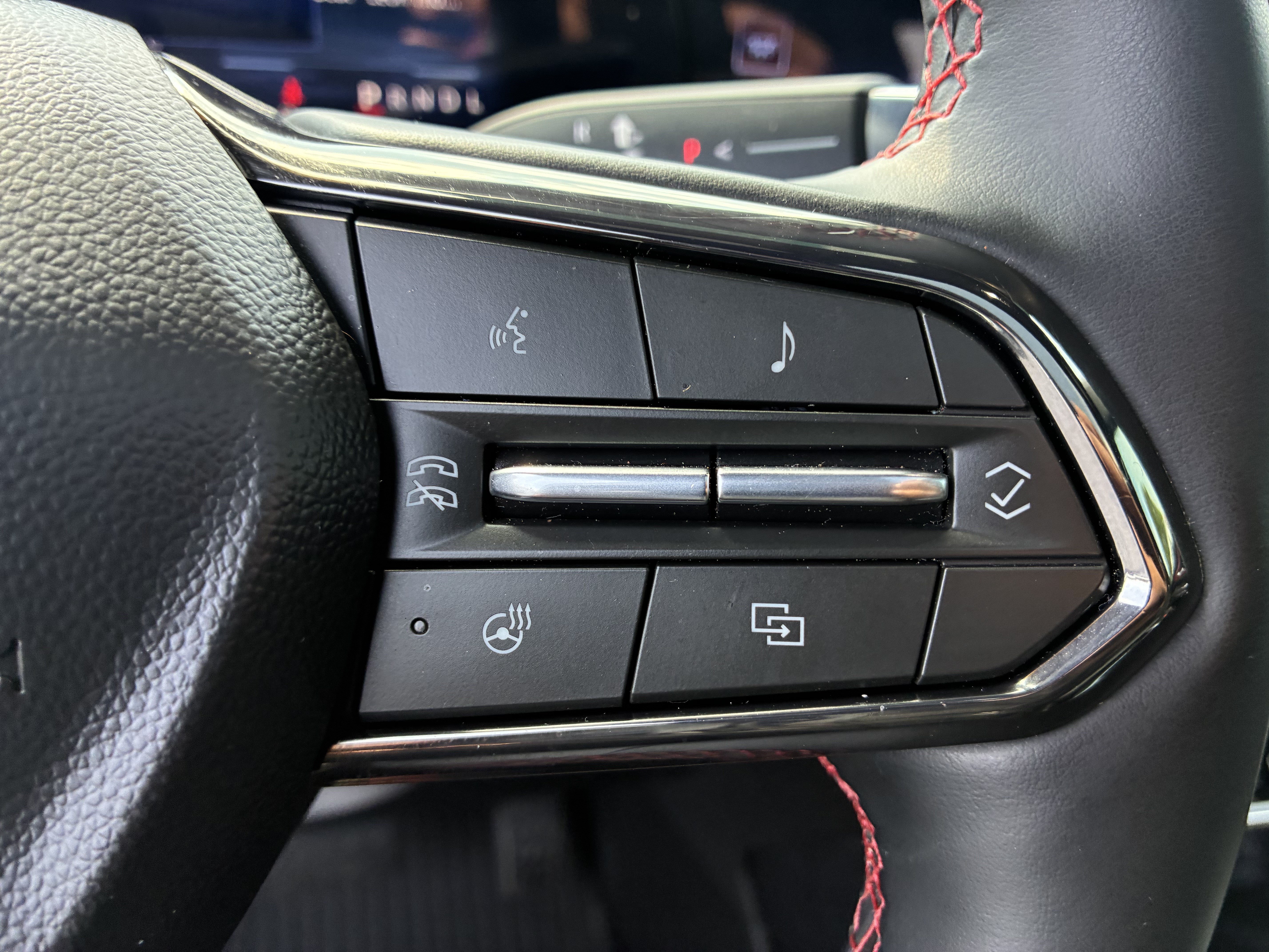 Used 2024 Chevrolet Traverse RS FWD image 31