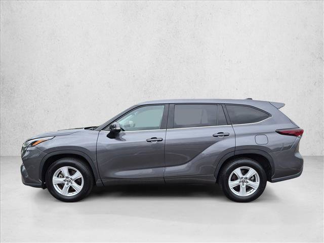 Used 2025 Toyota Highlander LE FWD image 9