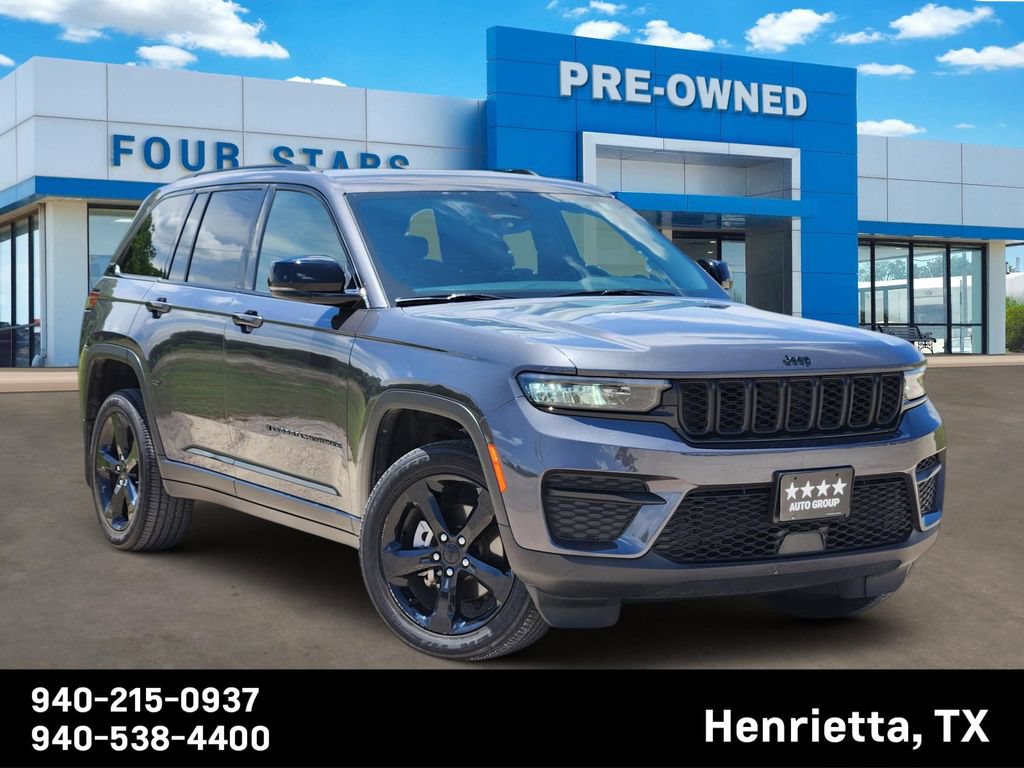 Used 2023 Jeep Grand Cherokee Altitude RWD image 1