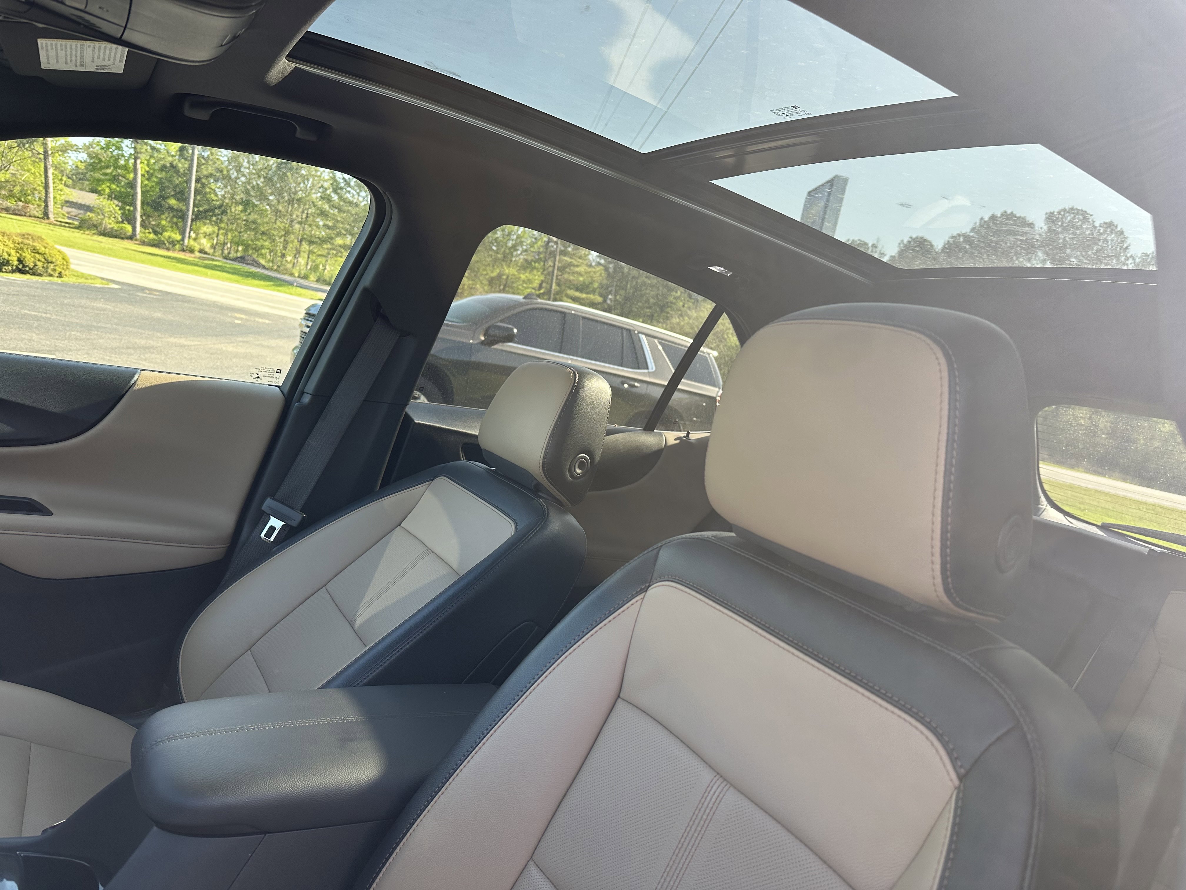 Used 2023 Chevrolet Equinox Premier FWD image 10
