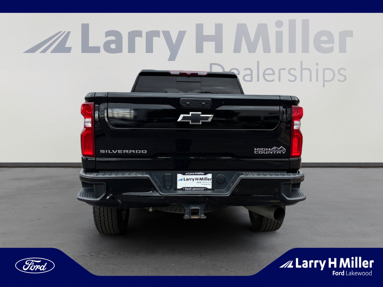 Used 2022 Chevrolet Silverado 2500 High Country w/ Safety Package II image 4