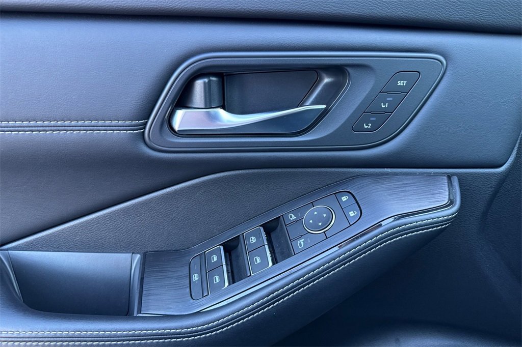 Certified 2025 Nissan Rogue SL w/ SL Premium Package image 11