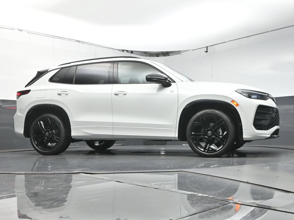 New 2026 Volkswagen Tiguan SE R-Line FWD image 33