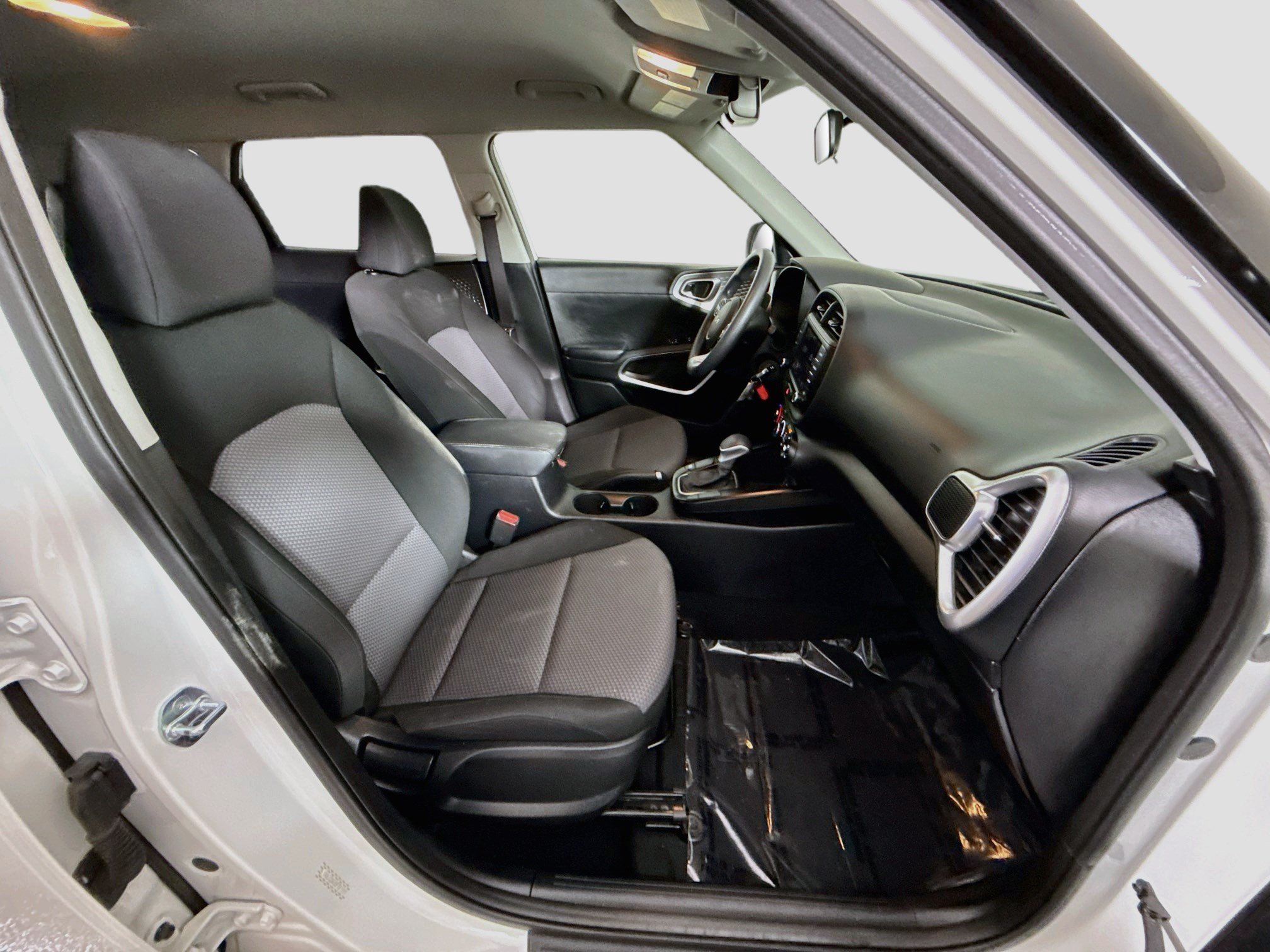 Used 2023 Kia Soul LX w/ LX Technology Package FWD image 28