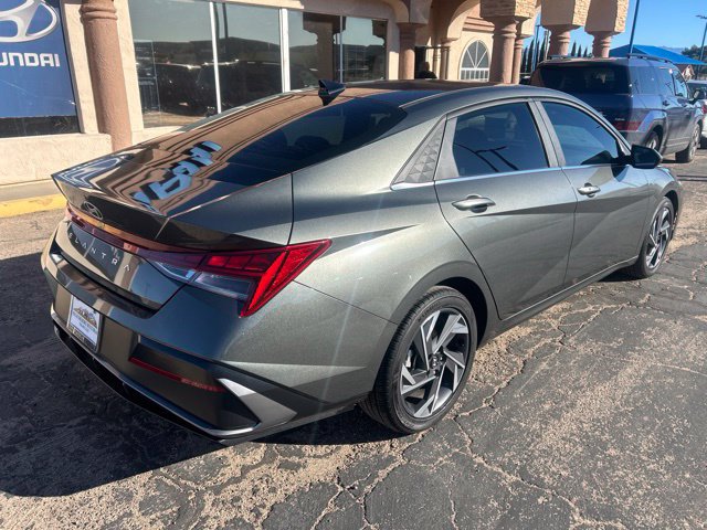 Used 2025 Hyundai Elantra SEL w/ Cargo Package FWD image 2