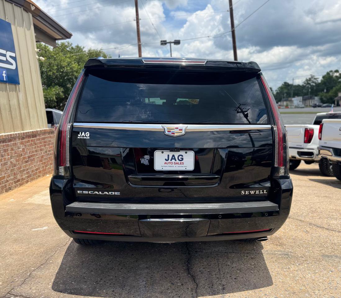 Used 2018 Cadillac Escalade Luxury RWD image 9