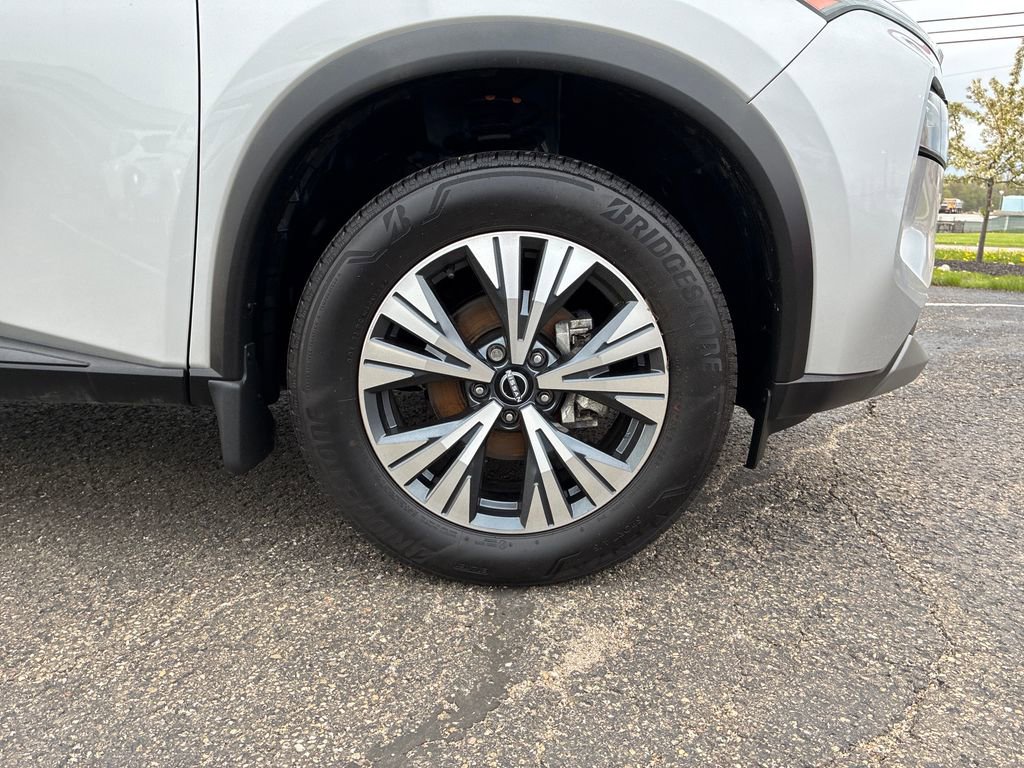 Used 2023 Nissan Rogue SV AWD/4WD image 9