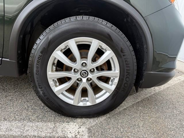 Used 2020 Nissan Rogue SV image 11