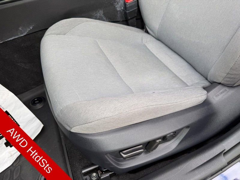 Used 2025 Toyota Camry LE w/ Convenience Package image 17