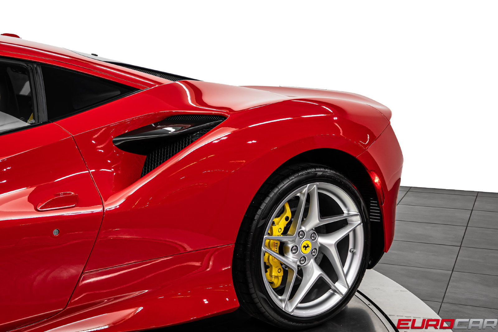 Used 2021 Ferrari F8 Tributo RWD image 18