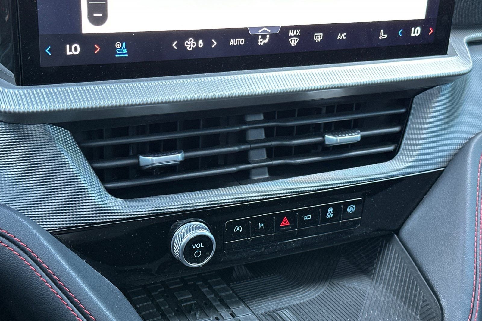 Used 2025 Ford Explorer ST image 18