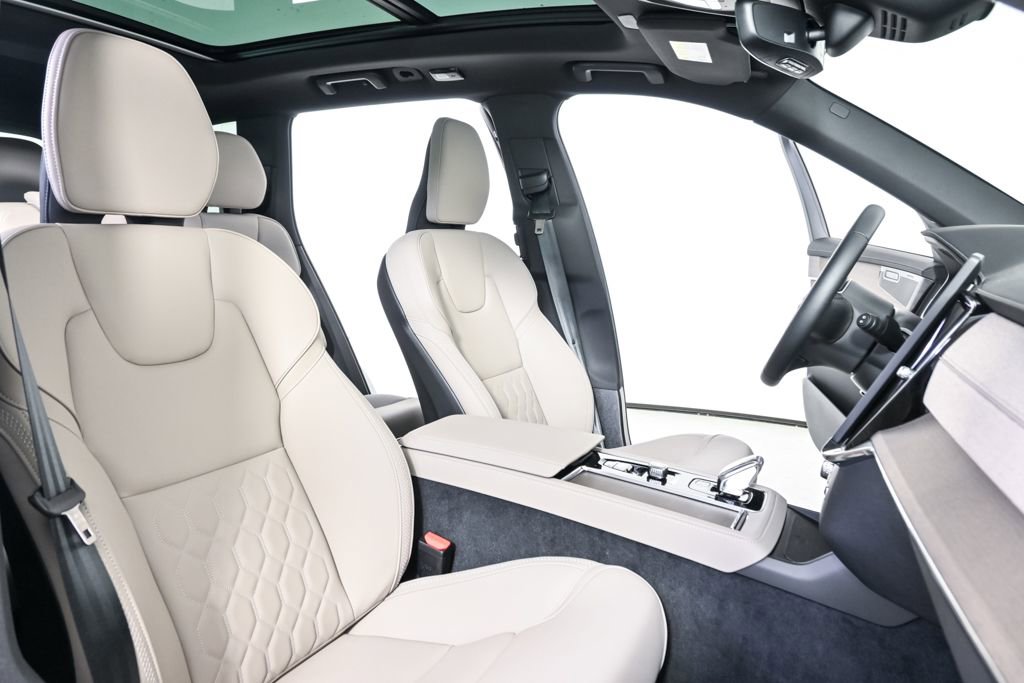 Certified 2026 Volvo XC90 B6 Plus w/ Protection Package Premier image 26